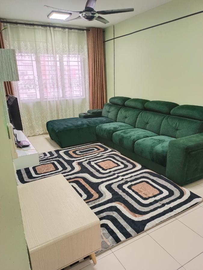 Nena Homestay Setia Alam, Air Conditioned, High Speed Internet シャー・アラム エクステリア 写真