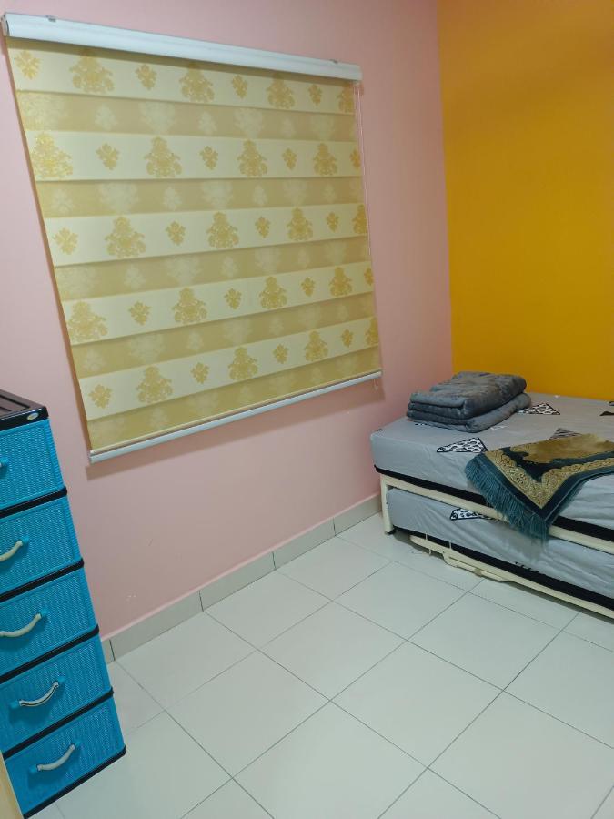 Nena Homestay Setia Alam, Air Conditioned, High Speed Internet シャー・アラム エクステリア 写真