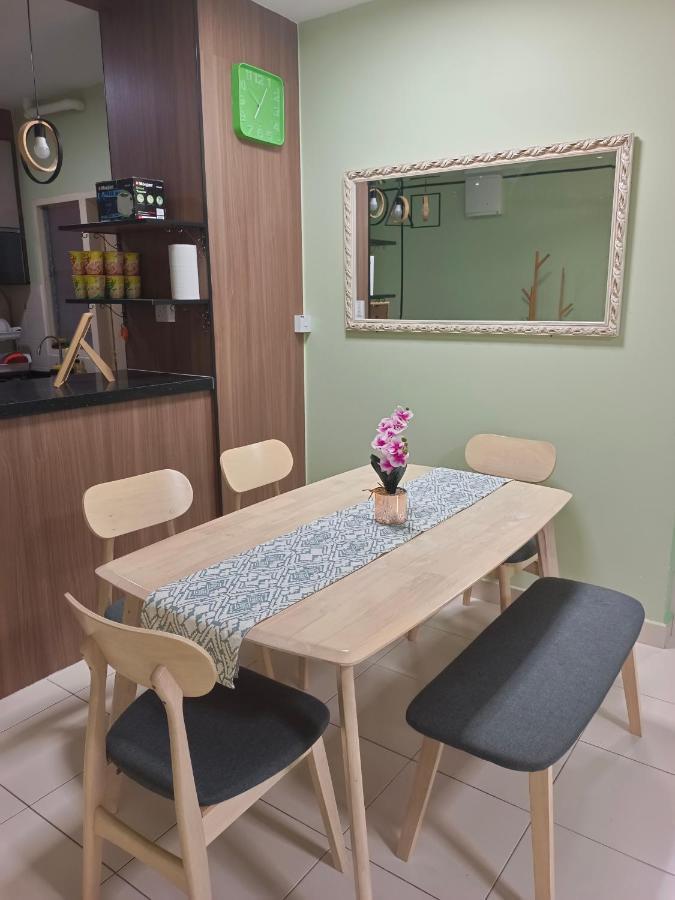 Nena Homestay Setia Alam, Air Conditioned, High Speed Internet シャー・アラム エクステリア 写真