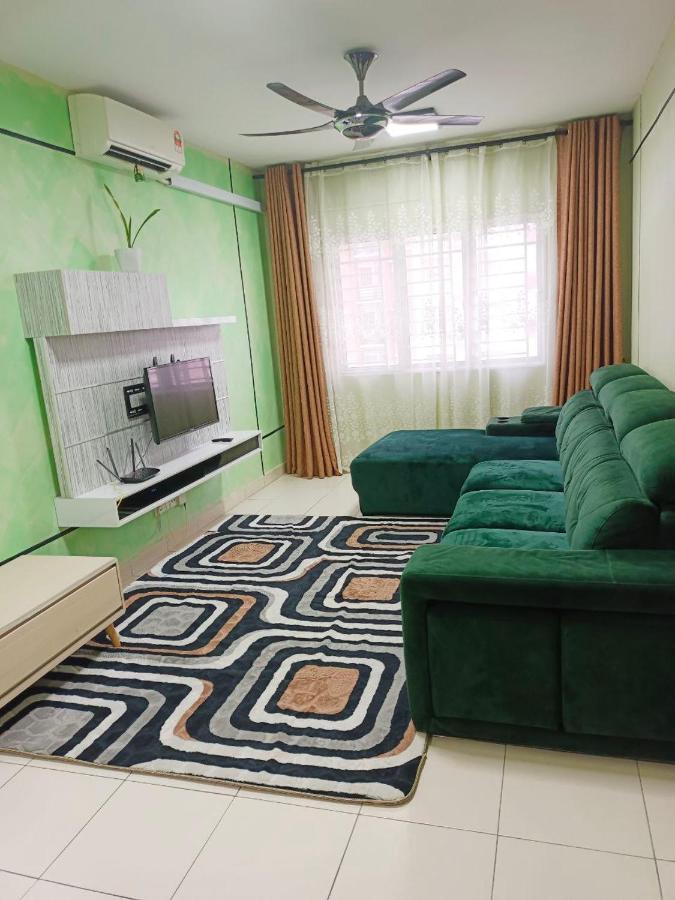 Nena Homestay Setia Alam, Air Conditioned, High Speed Internet シャー・アラム エクステリア 写真