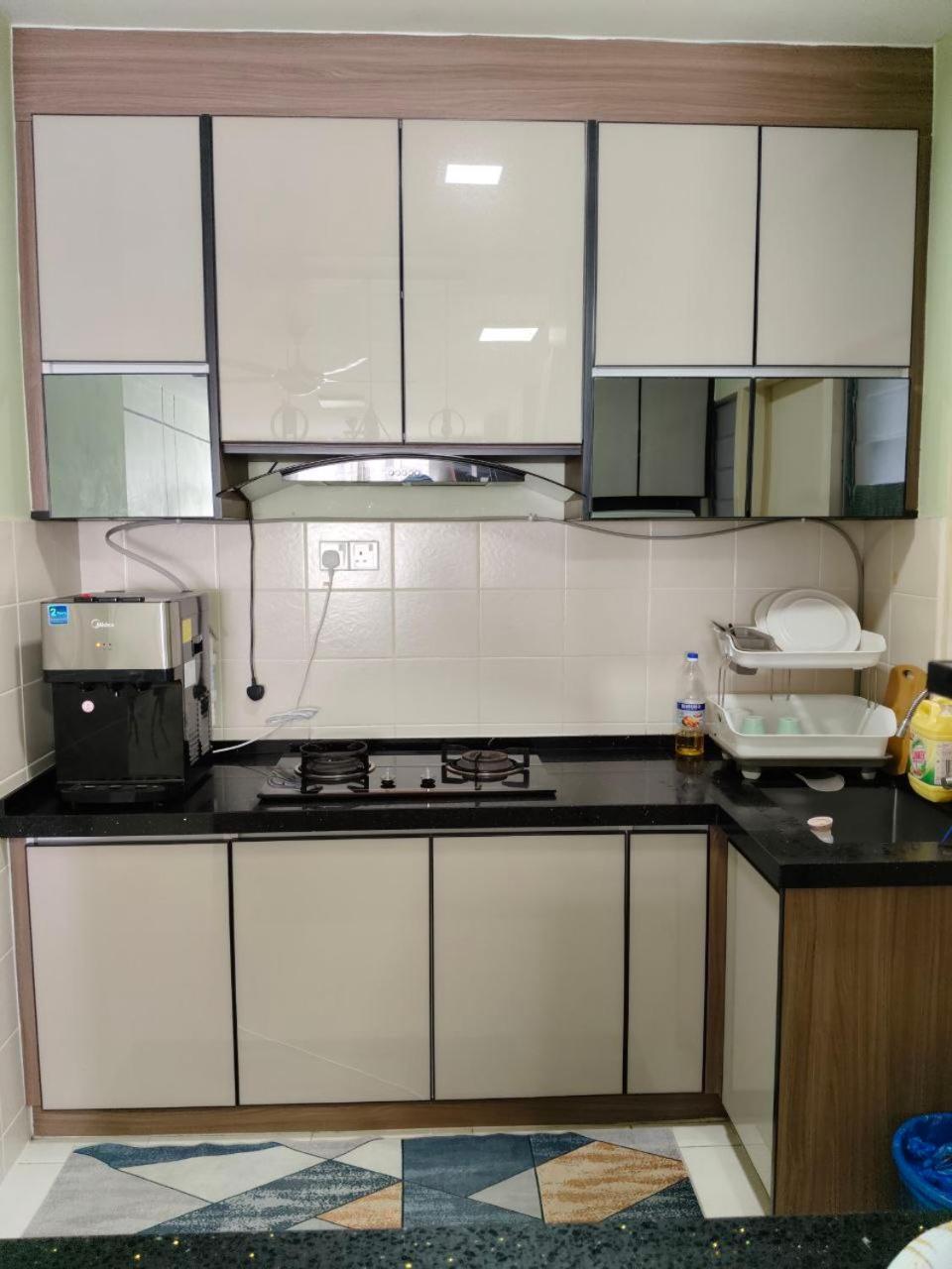 Nena Homestay Setia Alam, Air Conditioned, High Speed Internet シャー・アラム エクステリア 写真