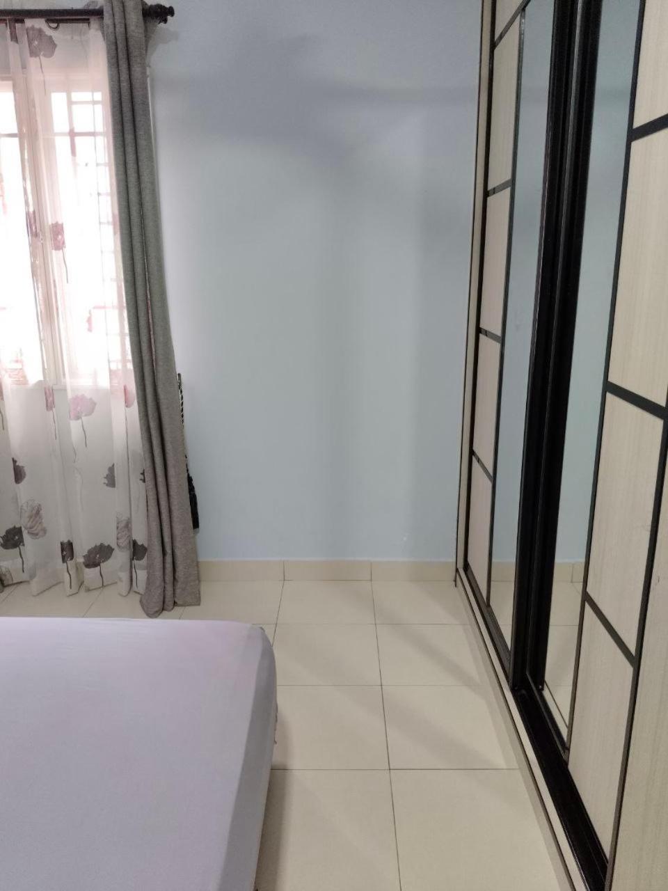Nena Homestay Setia Alam, Air Conditioned, High Speed Internet シャー・アラム エクステリア 写真