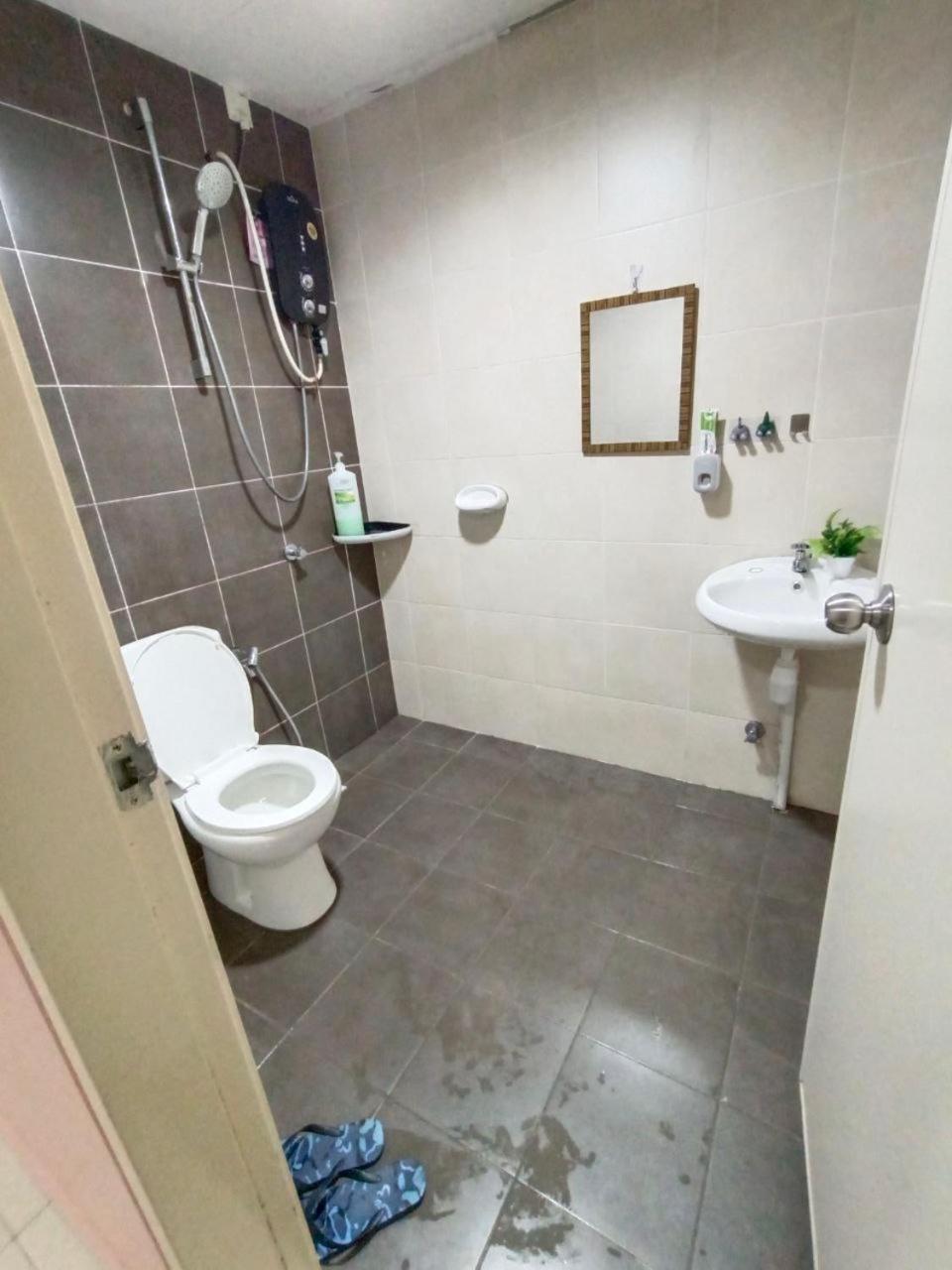 Nena Homestay Setia Alam, Air Conditioned, High Speed Internet シャー・アラム エクステリア 写真