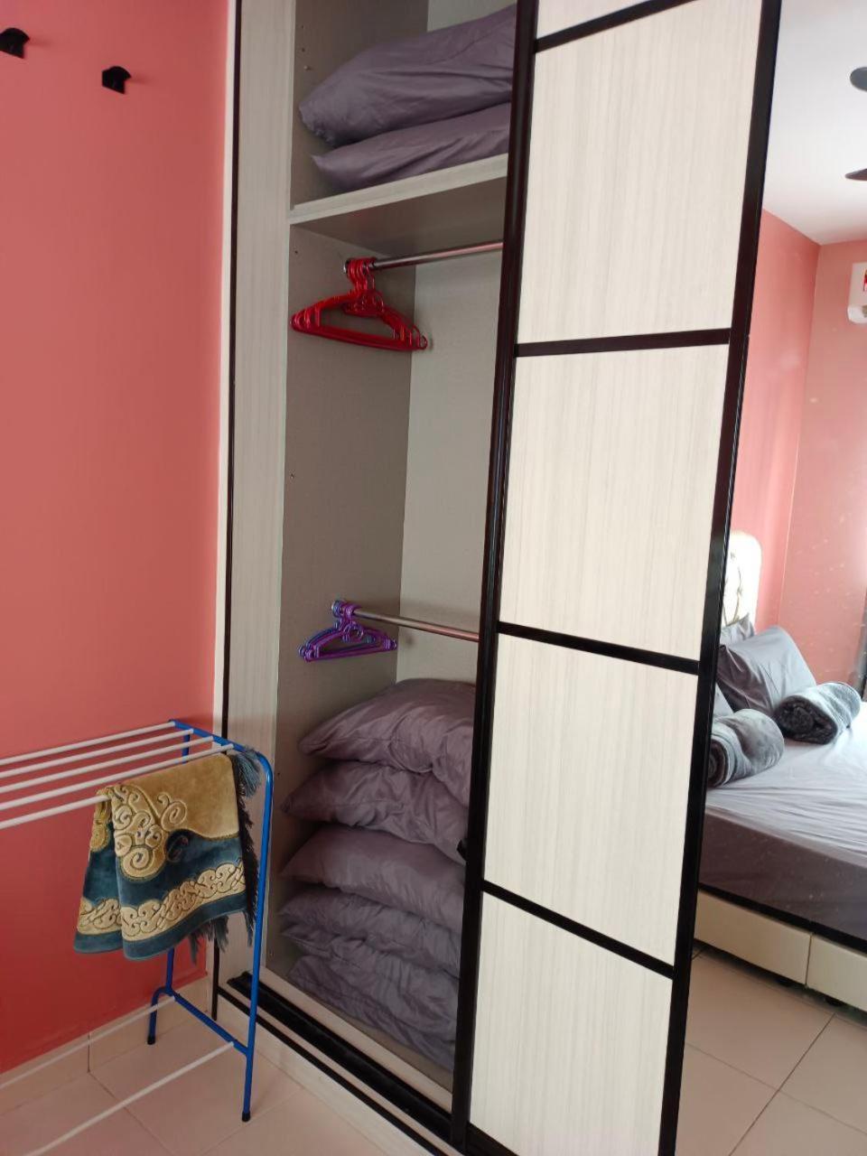Nena Homestay Setia Alam, Air Conditioned, High Speed Internet シャー・アラム エクステリア 写真